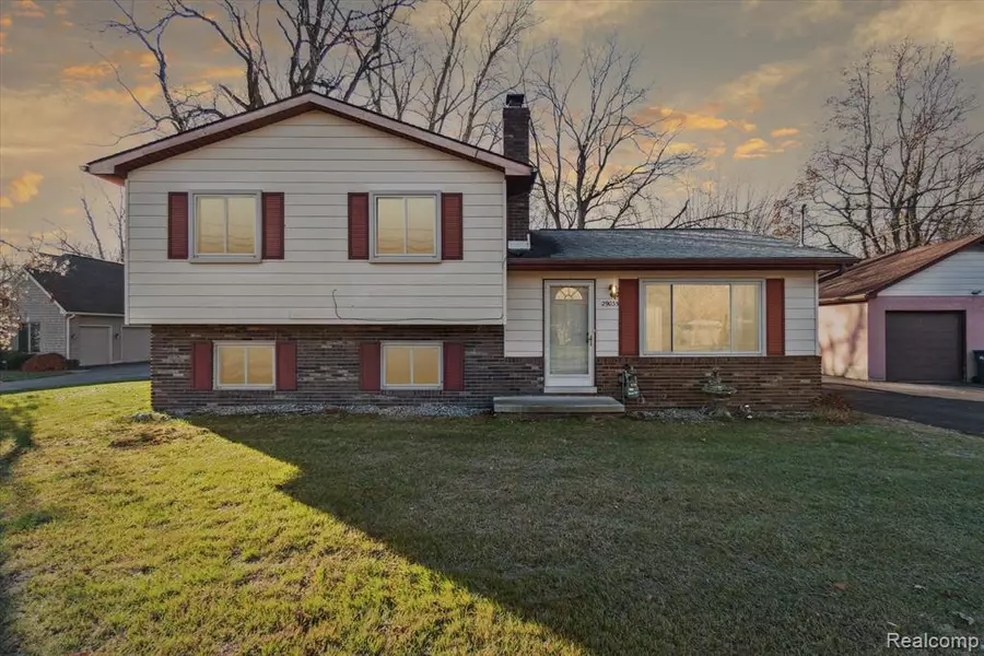 29035 VAN HORN Road, New Boston, MI 48164
