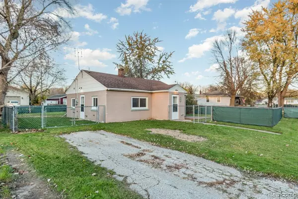 Bay City, MI 48706,3807 KAWKAWLIN RIVER Drive