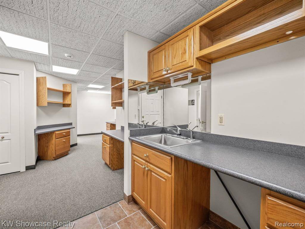 Wyandotte, MI 48192,1406 BIDDLE Avenue