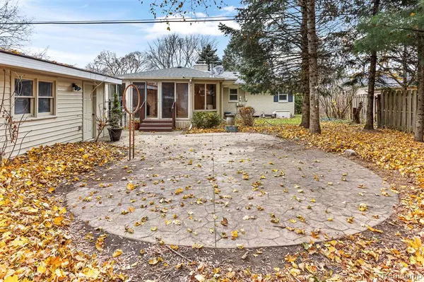 Oxford, MI 48371,329 NIPPIGON Street