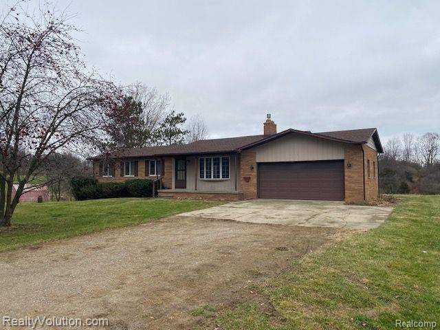2320 LONG LAKE Road, Lapeer, MI 48446