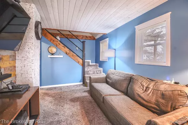 Gaines Vlg, MI 48436,101 W WALKER Street