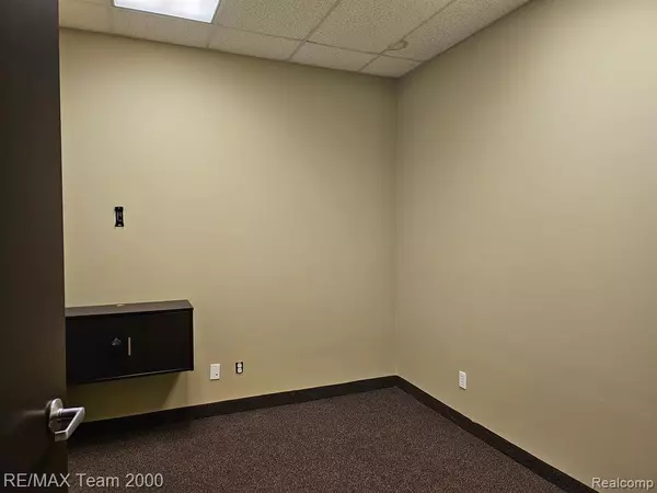 Lincoln Park, MI 48146,1088 SOUTHFIELD Road