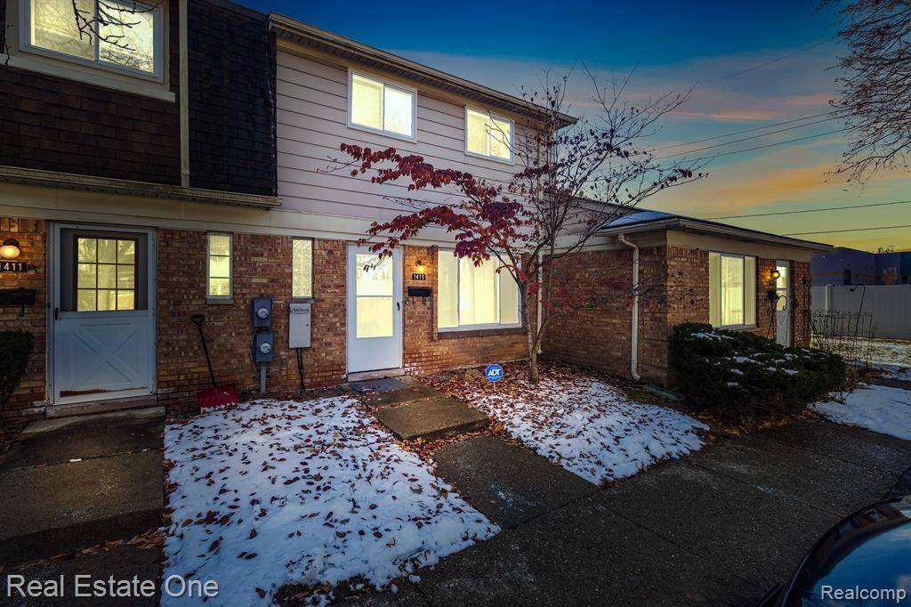 Waterford, MI 48327,1415 LAUREL VALLEY Drive