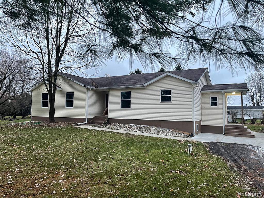 1883 NEW ROCHELLE Drive, Lapeer, MI 48446