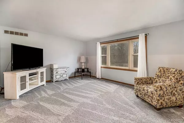 Lake Orion, MI 48362,237 Buckhorn Drive