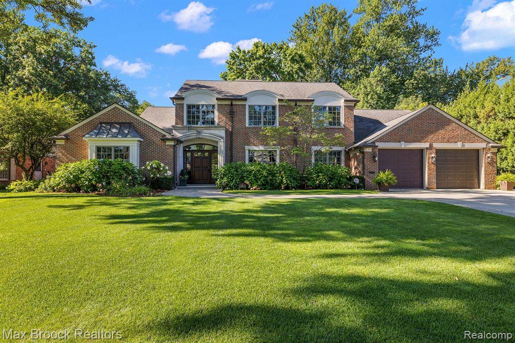 Grosse Pointe Farms, MI 48236,187 COUNTRY CLUB Drive