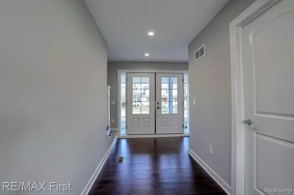 Grosse Pointe Woods, MI 48236,1111 BLAIRMOOR