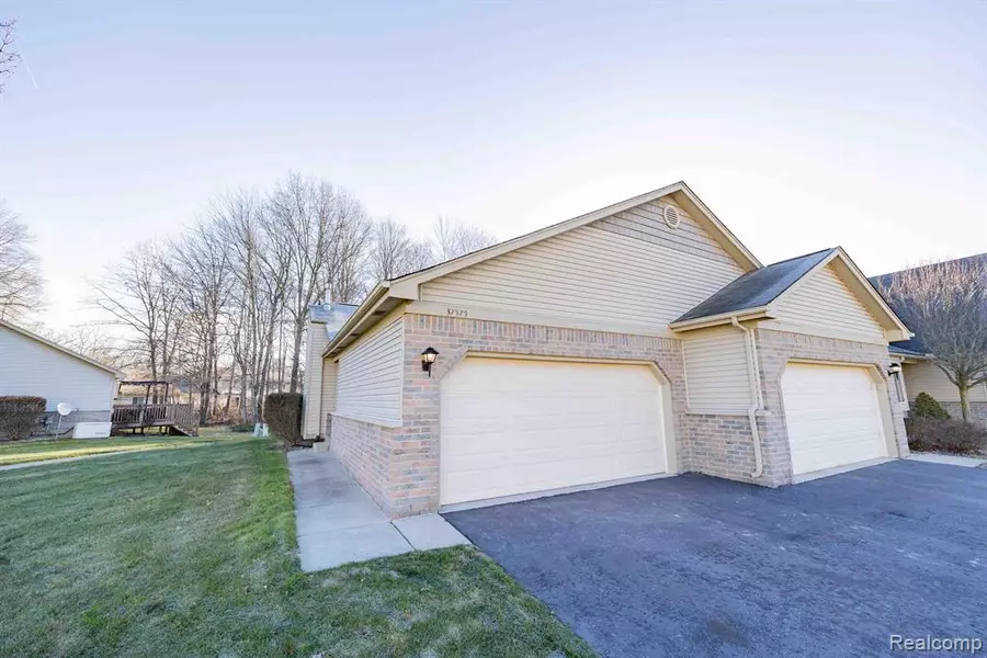 37575 N DIANNE Lane, New Boston, MI 48164