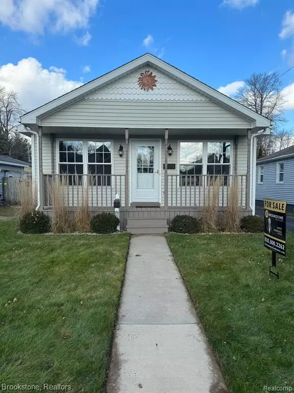 3086 MAPLEWOOD Drive, Fort Gratiot, MI 48059