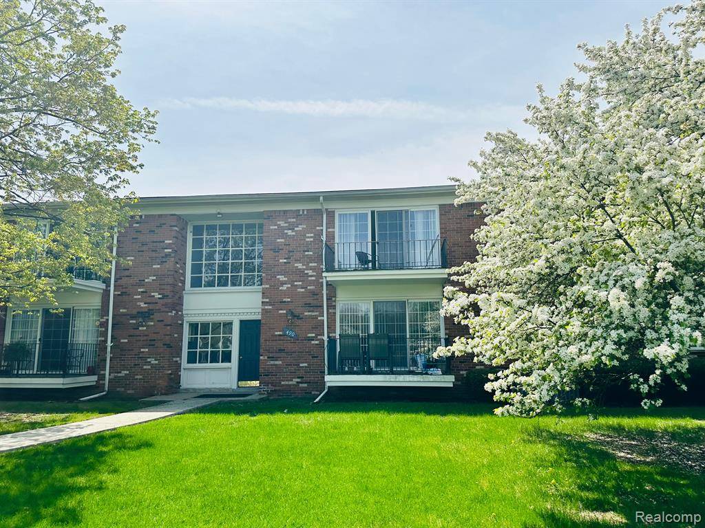 490 FOX HILLS N Drive, Bloomfield Hills, MI 48304