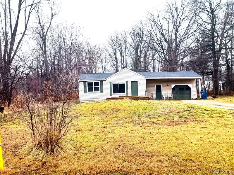 6242 LAPEER Road, Clyde, MI 48049