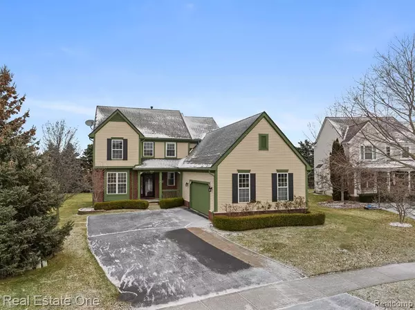 384 Franklin Lake Circle, Oxford, MI 48371