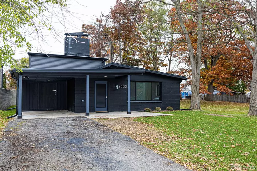 3202 PRIDHAM Street, Keego Harbor, MI 48320