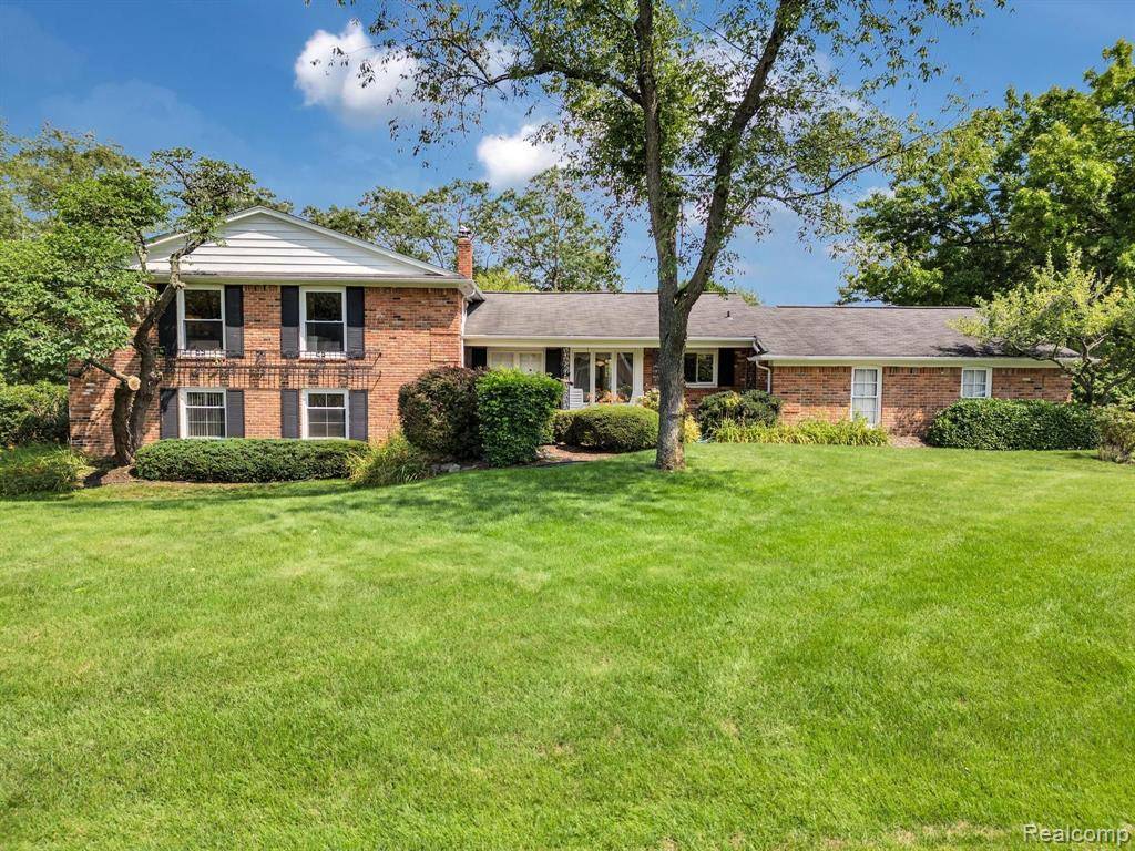 530 WHITEHALL Road, Bloomfield Hills, MI 48304