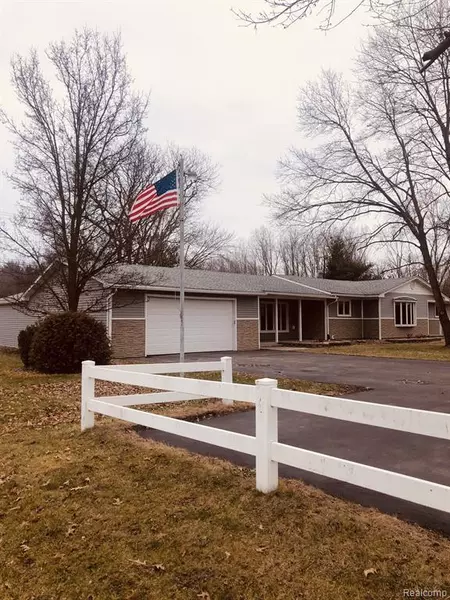 24051 WALTZ Road, New Boston, MI 48164