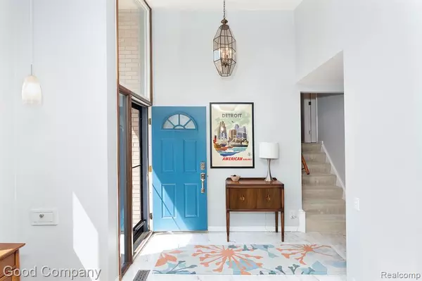 Grosse Pointe Woods, MI 48236,726 PEAR TREE Lane