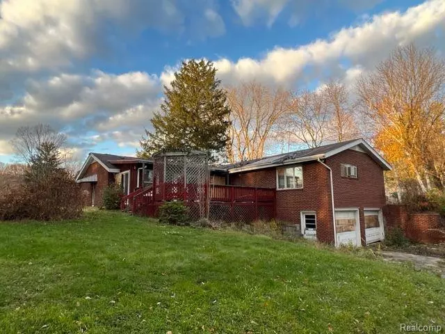 6886 STOCKPORT Drive, Lambertville, MI 48144