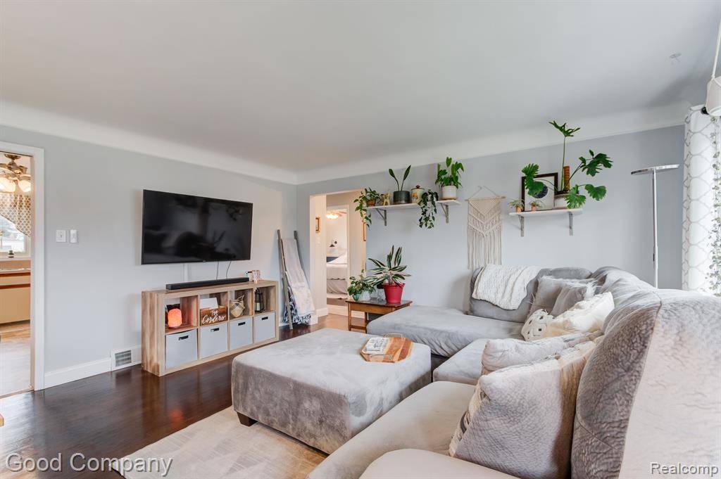 Roseville, MI 48066,27315 GROVELAND Street