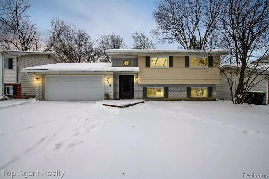 664 JAMESTOWN Road, Auburn Hills, MI 48326