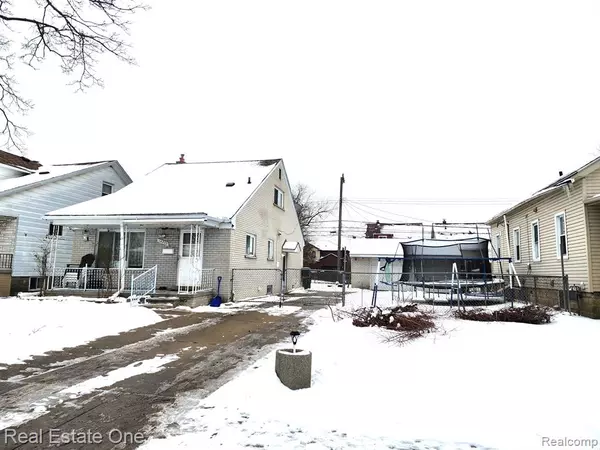 Dearborn, MI 48126,14203 BARCLAY Street