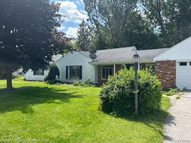 6039 WILDROSE Lane, Burtchville, MI 48059