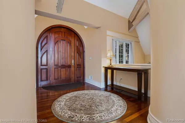 Lake Orion, MI 48362,223 KIRKSWAY Lane