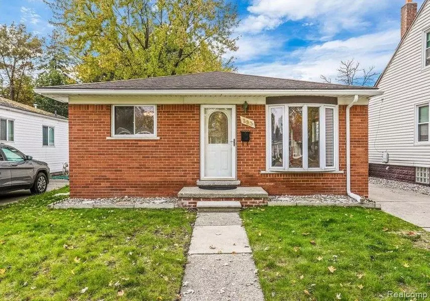 393 W HUDSON Avenue, Madison Heights, MI 48071