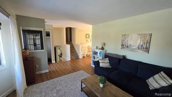 Lapeer, MI 48446,477 PLUM CREEK Road