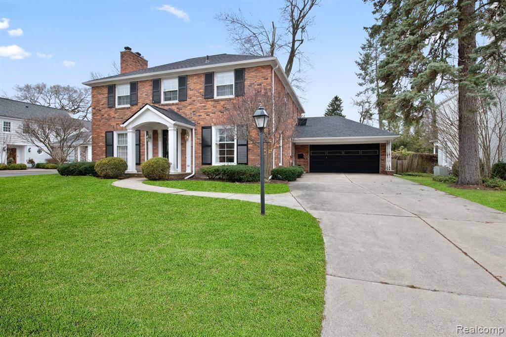 Grosse Pointe Farms, MI 48236,163 MERRIWEATHER Road
