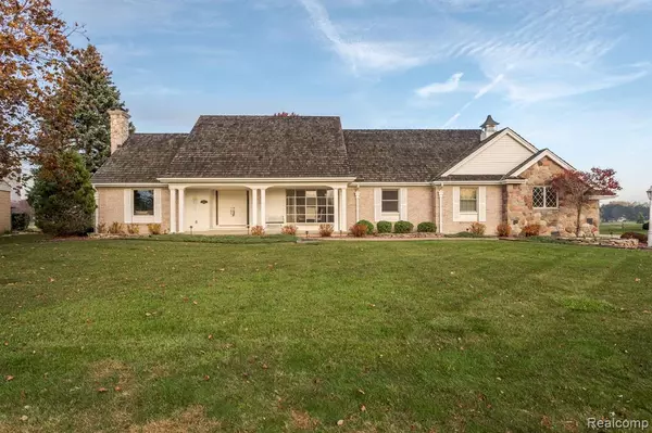 Riverview, MI 48193,18227 COUNTRY CLUB Circle