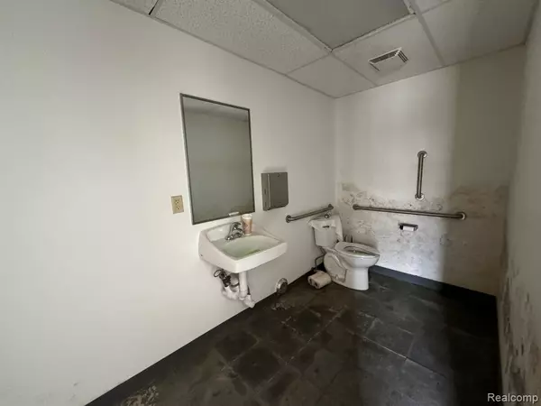 Flint, MI 48506,910 N VERNON Avenue