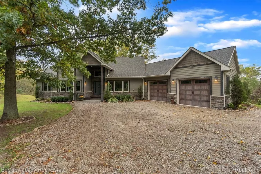 7055 RANDALL Drive, Fenton, MI 48430