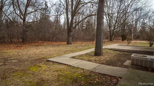 Commerce Twp, MI 48390,740 glengary Road