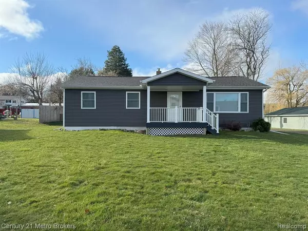 235 W MAIN Street, Mayville Vlg, MI 48744