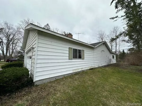 Clyde, MI 48049,5391 ROBINWOOD Drive