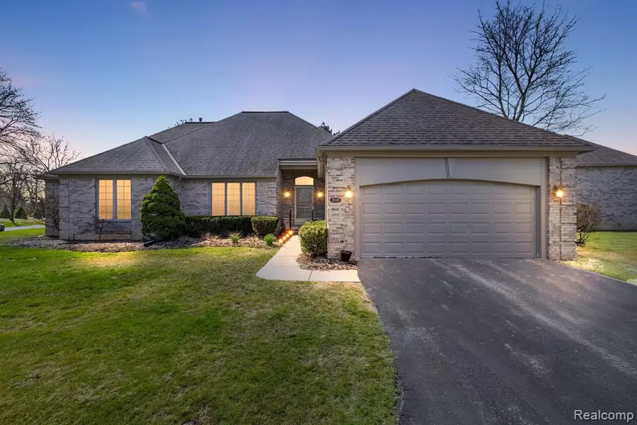 22025 ORCHARD Way, Beverly Hills, MI 48025
