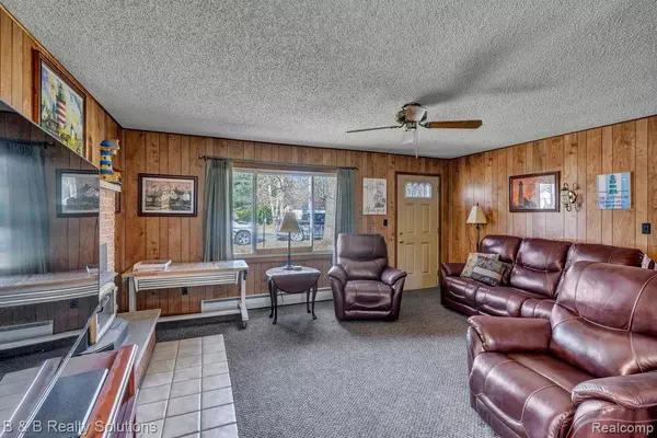 Houghton Lake, MI 48629,208 LEISURE Drive