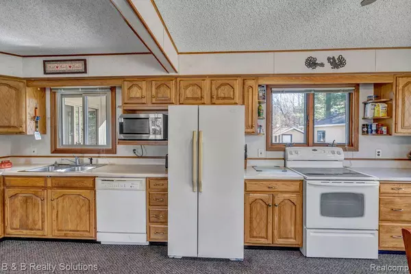 Houghton Lake, MI 48629,208 LEISURE Drive