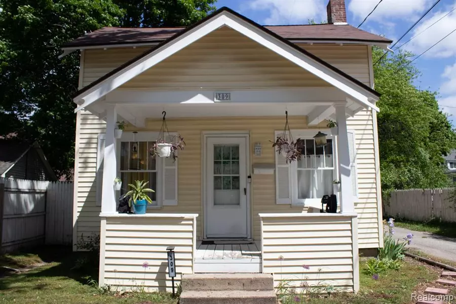 309 E MAPLE Street, Mount Pleasant, MI 48858