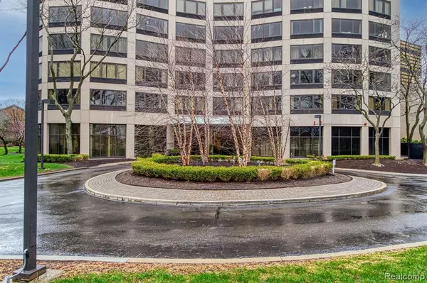 Southfield, MI 48075,5000 TOWN Center