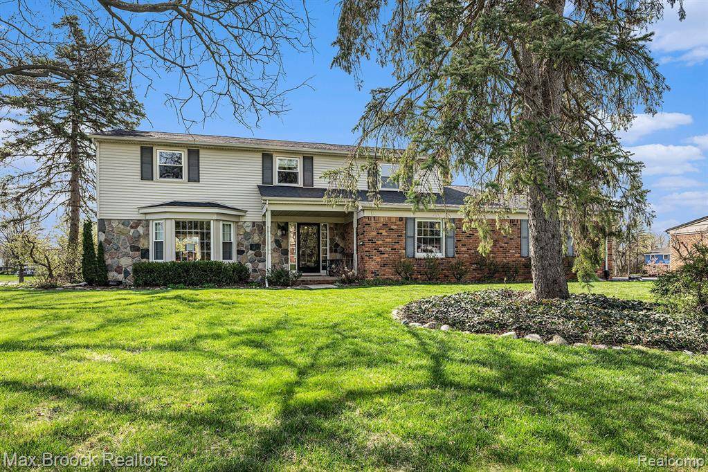 4749 HEDGEWOOD Drive, Bloomfield Hills, MI 48301