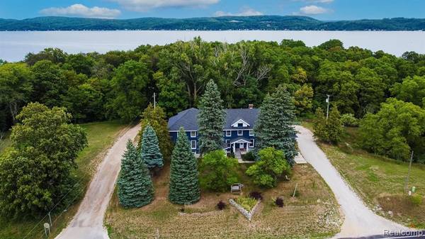 5908 FRANKFORT Highway, Benzonia, MI 49616