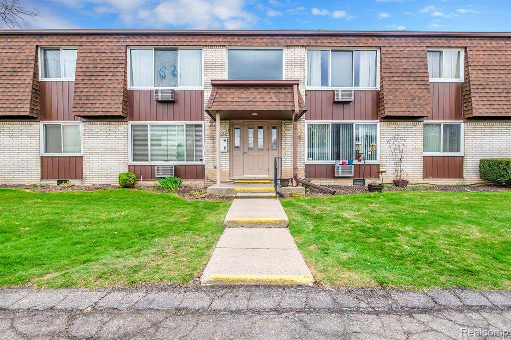 30237 UTICA Road, Roseville, MI 48066