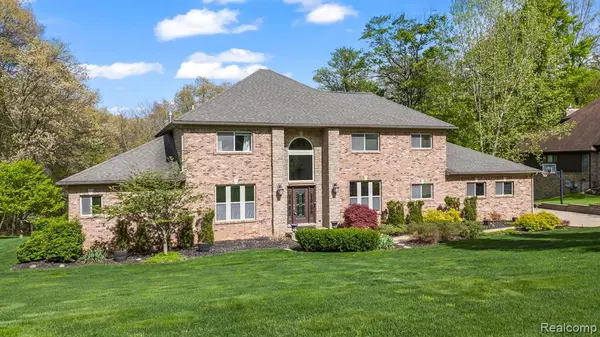 8484 DEERWOOD Road, Clarkston, MI 48348