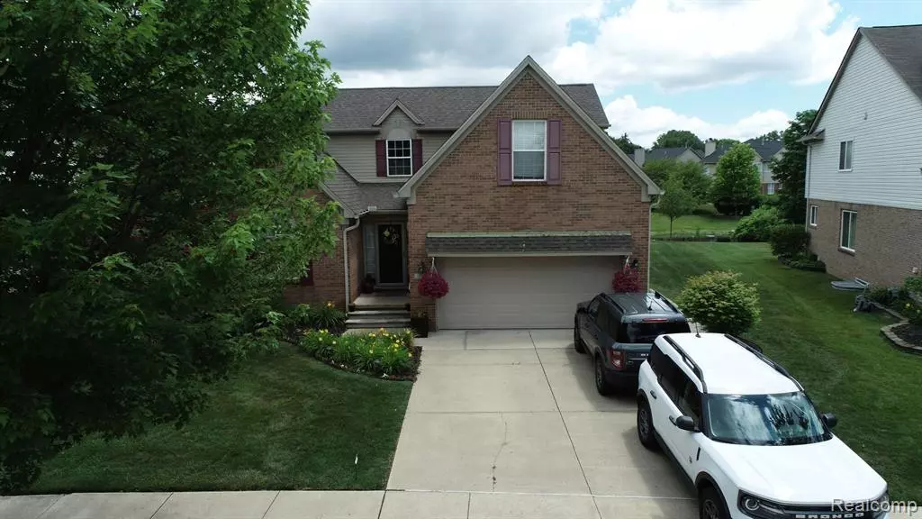 714 AUTUMN RIDGE Drive, Westland, MI