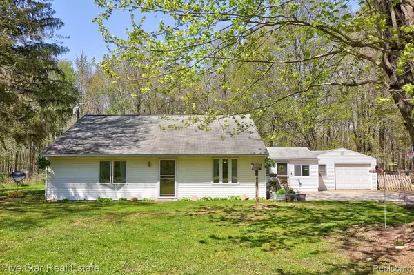 Vassar, MI 48768,8960 Murphy Lake Road