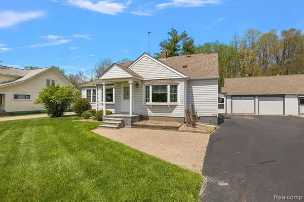 New Boston, MI 48164,33326 WILLOW Road
