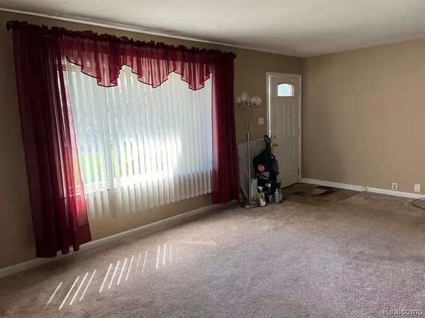Lake Orion, MI 48362,586 BAGLEY Street