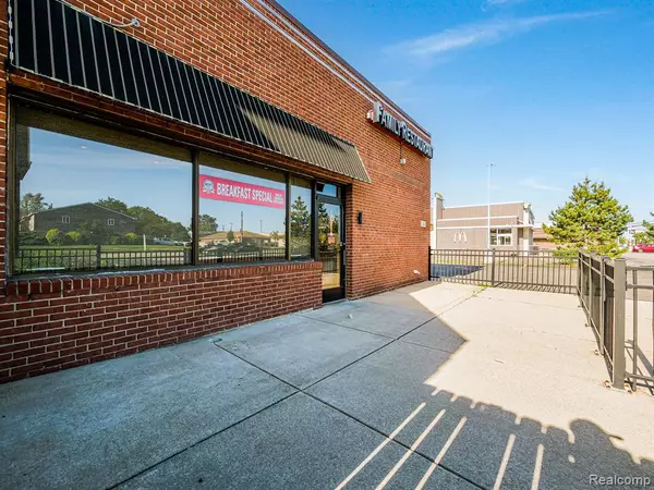 Troy, MI 48084,110 W MAPLE Road